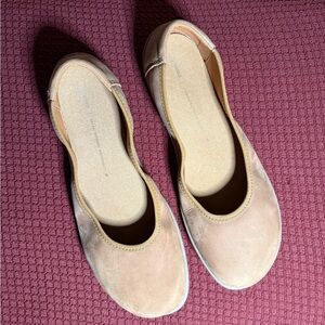 Women's Be Lenka Barefoot Tan Leather Balket Flats, size 10/42